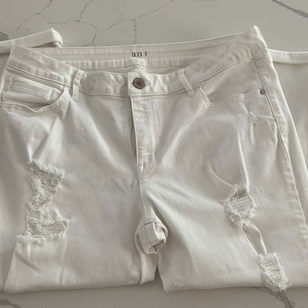White distressed denim capris size 14